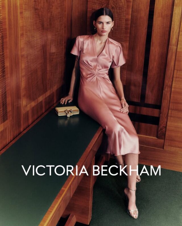 Victoria Beckham✨

ShopOnline: www.delrosaalamarillo.com

Pedidos e Información en el ☎️ 942 31 39 17

WhatsApp +34 626 074 785

International Delivery 🌎

#delrosaalamarillo #delrosaalamarilloshop #multibrandshop #mylooktoday #moda #streetfashion #streetstyle #shooping #stylish #shop #swag #instadaily #instastyle #inspiration #instafashion #itgirl #fashion #fblogger #fashioinary #fashionista #fashionshop #style #victorianeckham
